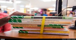تحویل کتب درسی دانش آموزان از اداره آموزش و پرورش منطقه(6)